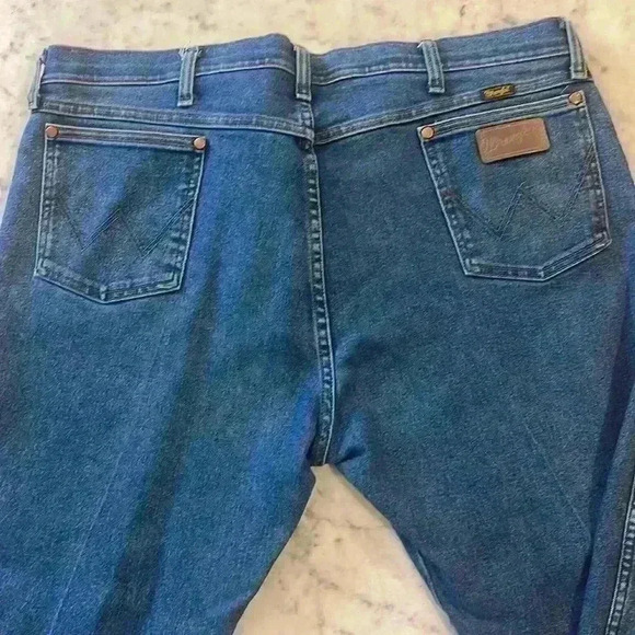 Men’s 42 x 30 cowboy cut Wrangler denim - Picture 2 of 6
